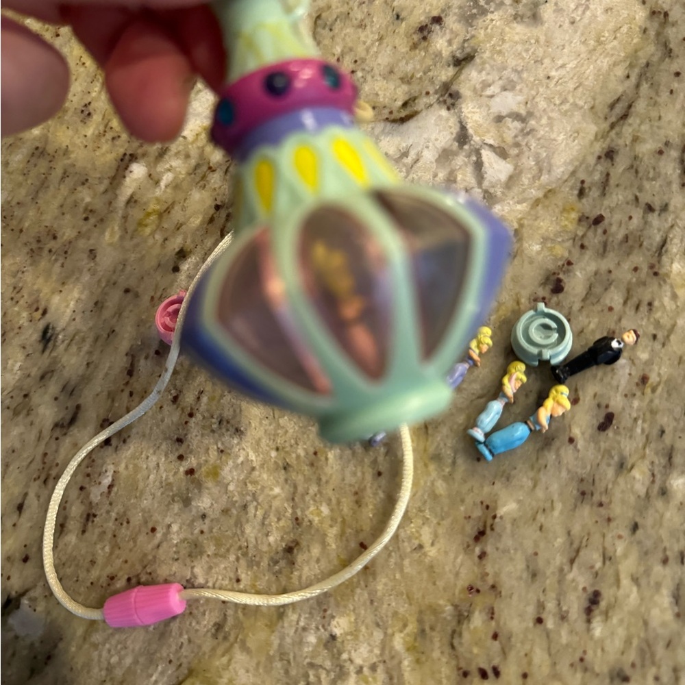 1995 TRENDMASTERS "I DREAM OF JEANNIE" LOCKET Vintage With Mini Dolll Set - Picture 4 of 8